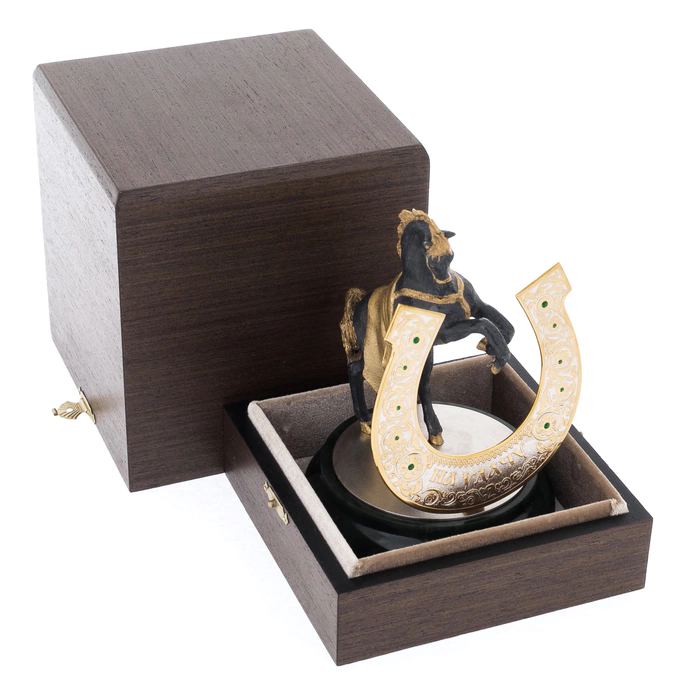 Statuette of a horse with a horseshoe "For good luck"