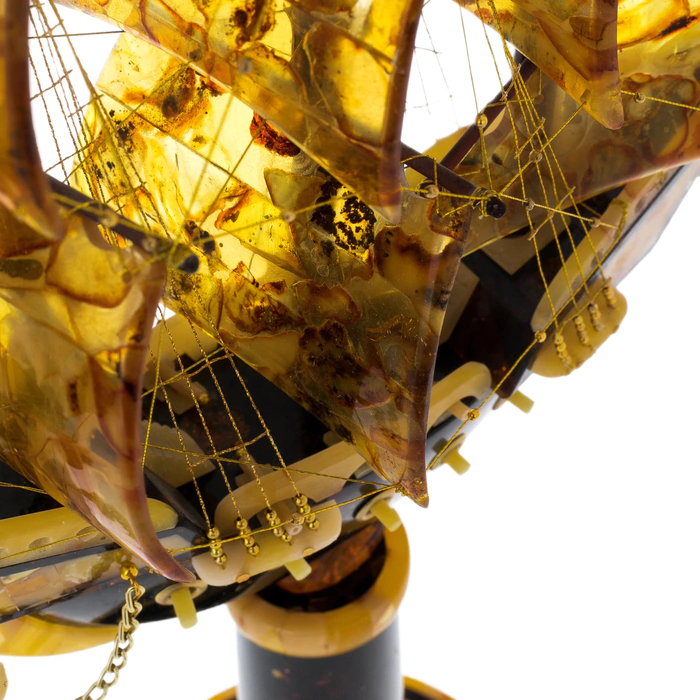 Amber composition "Caravel on the stele"