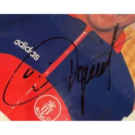 Фото с автографом футболиста Жана Тигана