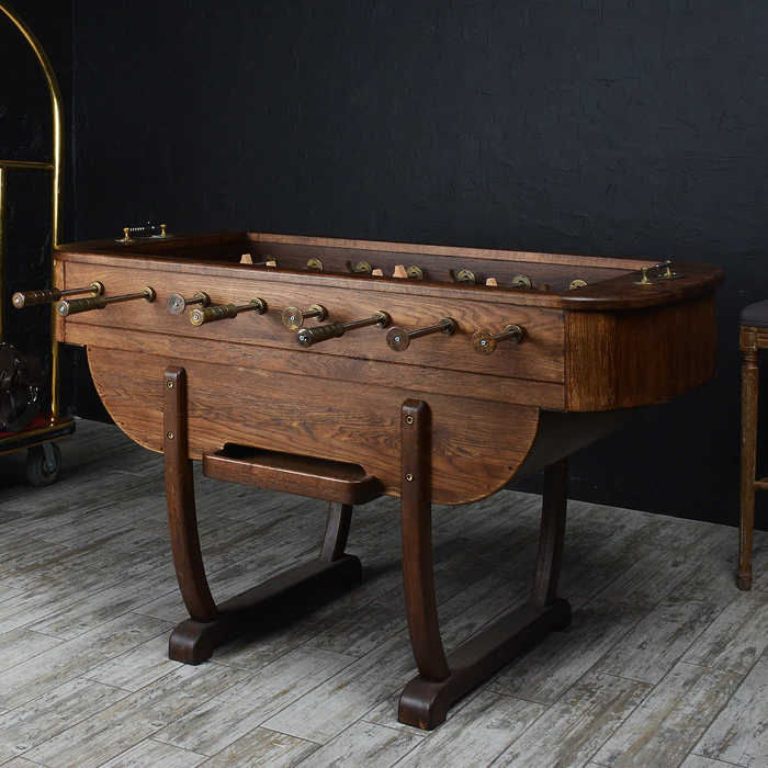 Exclusive vintage table football made of oak "Deja Vu Bonne-Nouvelle"