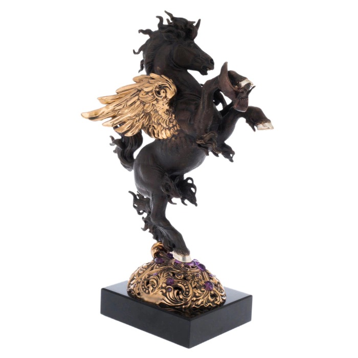 The author's bronze sculpture "Pegasus on the rack"