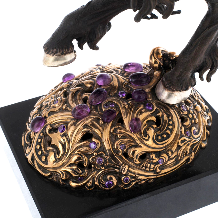 The author's bronze sculpture "Pegasus on the rack"