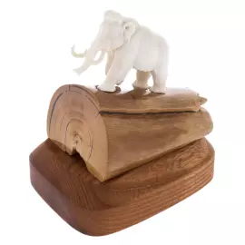 Скульптура из бивня мамонта и рога лося "Мамонт на короткой подставке"