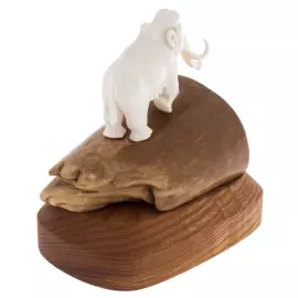 Скульптура из бивня мамонта и рога лося "Мамонт на короткой подставке"