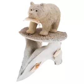 Скульптура из бивня мамонта и кости кита "Медведь-рыбак"