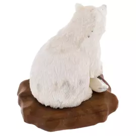 Скульптура из клыка моржа и дерева "Мишка-рыбак" на подставке