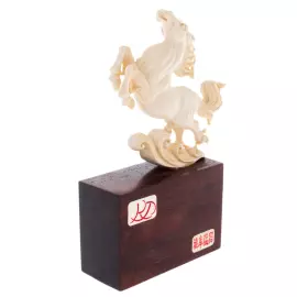 Скульптура из бивня мамонта "Лошадь"