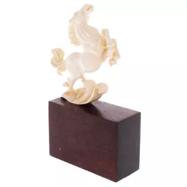 Скульптура из бивня мамонта "Лошадь"