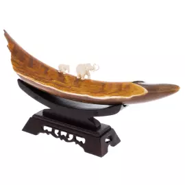 Скульптура из бивня мамонта "В дороге" на подставке