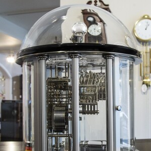 Hermle "Ebergund" table clock