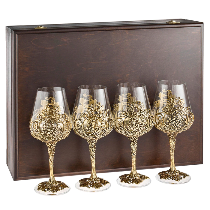 Vine Royal wine set for 4 persons, in a wooden box