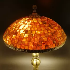 Настольная лампа с абажуром из янтаря "Мозаика"