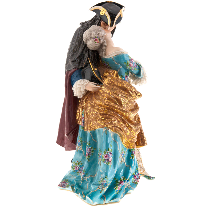The statuette "Kiss"