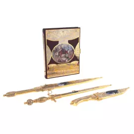 Набор украшенного оружия с подарочной книгой