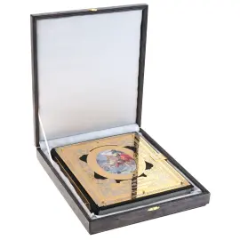 Книга в кожаном переплете и окладе "Все битвы мировой истории" в коробе