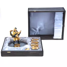 Икорница на агате "Купец с осетром" со стопками, Златоуст