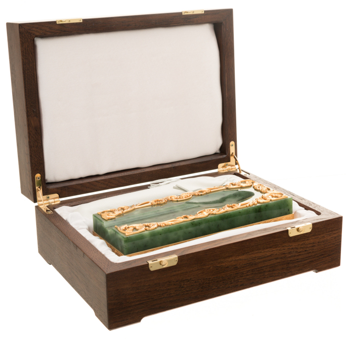 Smoking set made of jade