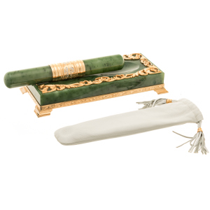 Smoking set made of jade
