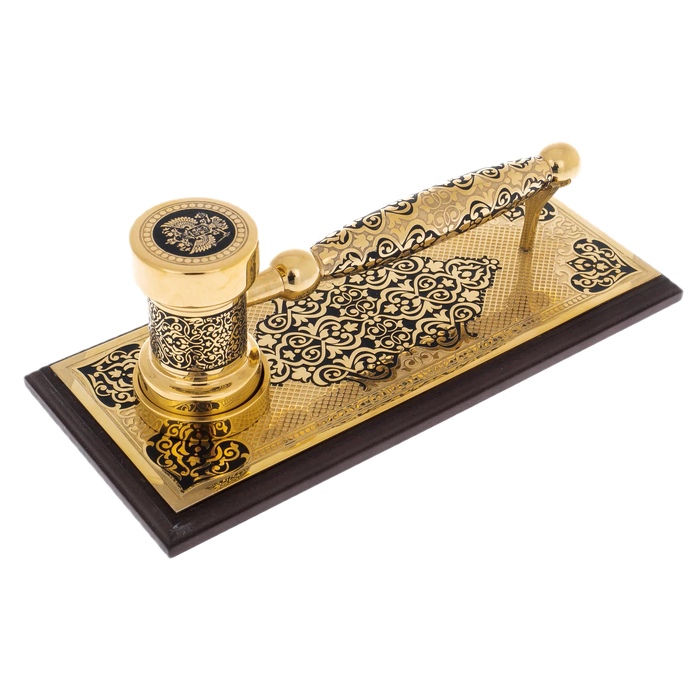 The judge's hammer Zlatoust