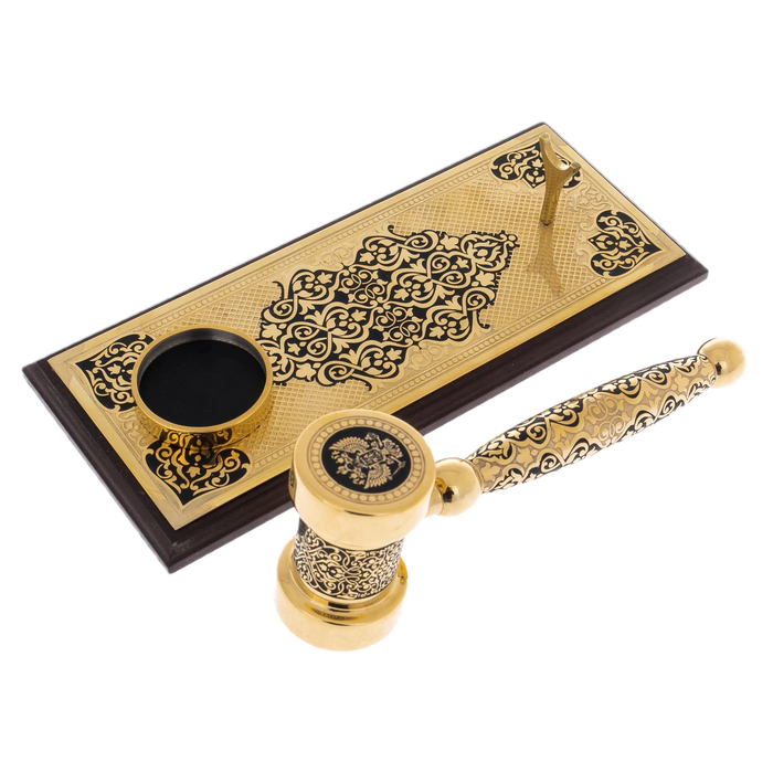The judge's hammer Zlatoust