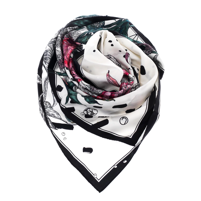 Gift set with a book, a daisy brooch and a silk handkerchief