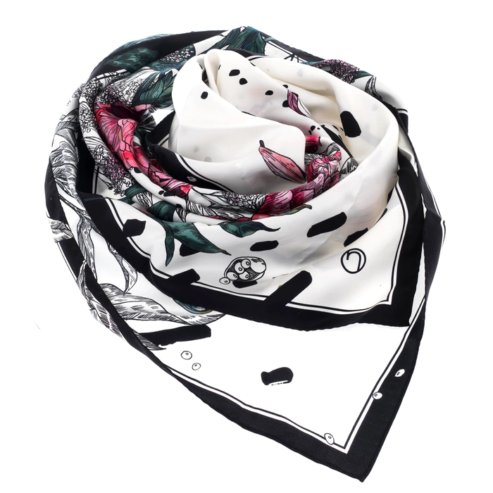 Gift set with a book, a daisy brooch and a silk handkerchief