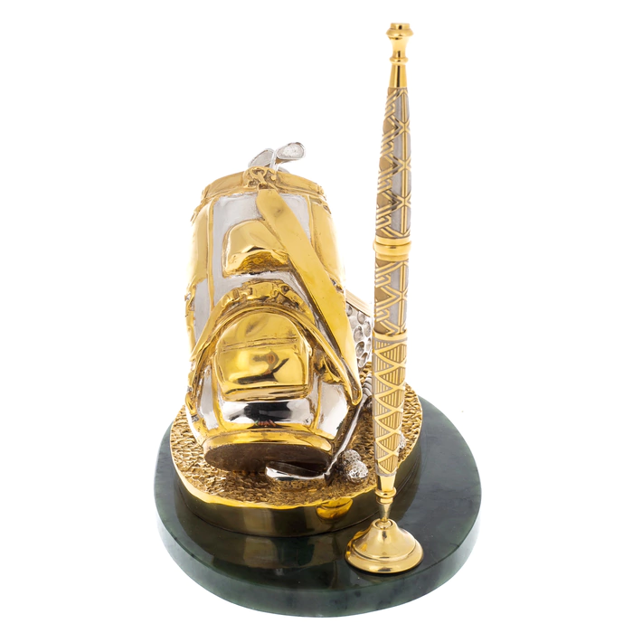 A pen holder with a watch "Golfer's Backpack" on a jade stand