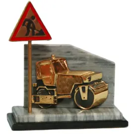 Сувенир из бронзы и змеевика "Дорожные работы" Сувенир из бронзы и змеевика "Дорожные работы"