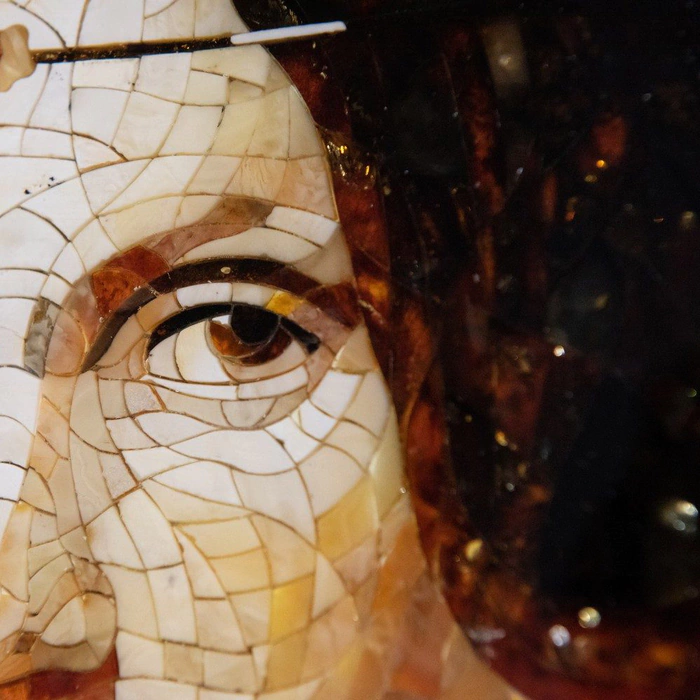 Leonardo Da Vinci's wood and amber panel "The Beautiful Ferroneera"