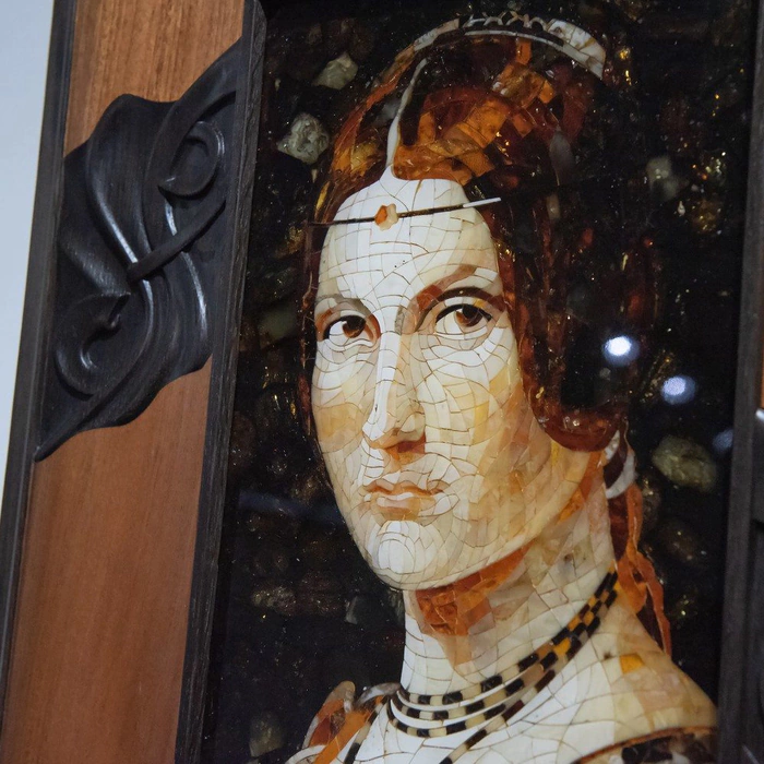 Leonardo Da Vinci's wood and amber panel "The Beautiful Ferroneera"