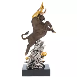 Авторская скульптура из бронзы "Золотой телец"