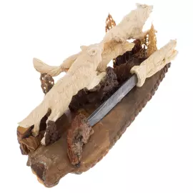 Скульптура из бивня мамонта "Волки" с ножом