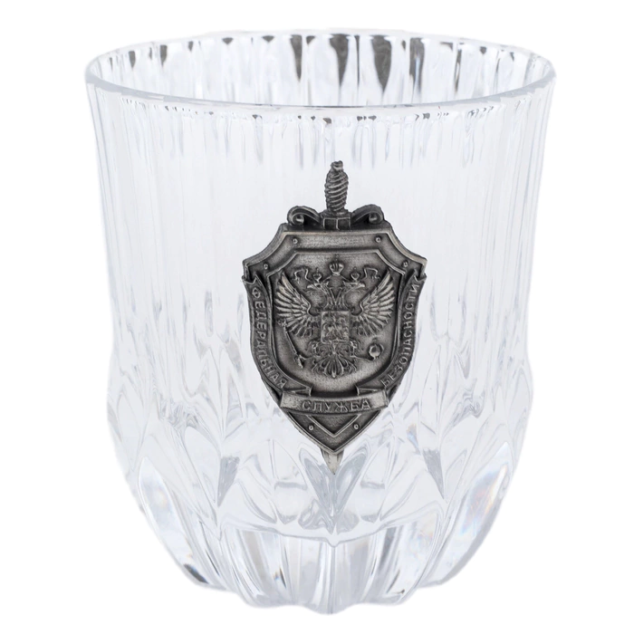 A set of whiskey glasses for 6 people