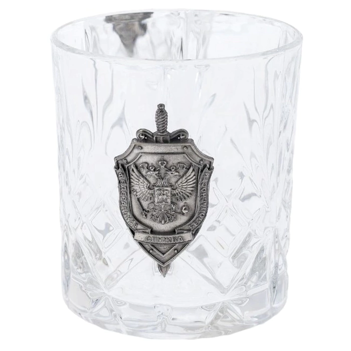 A set of whiskey glasses for 6 people