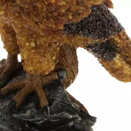 Скульптура из янтаря "Орёл"