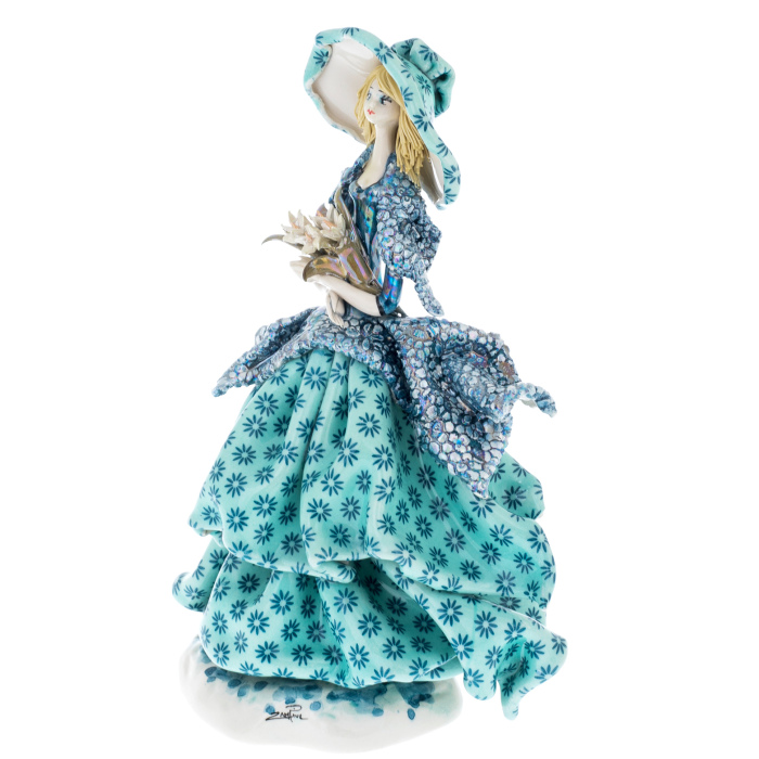Porcelain figurine "Lady with flowers" azure