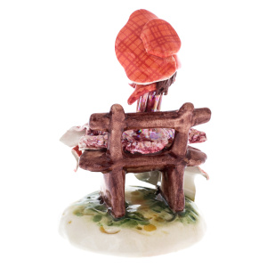 Porcelain statuette "Little lady on the bench" red