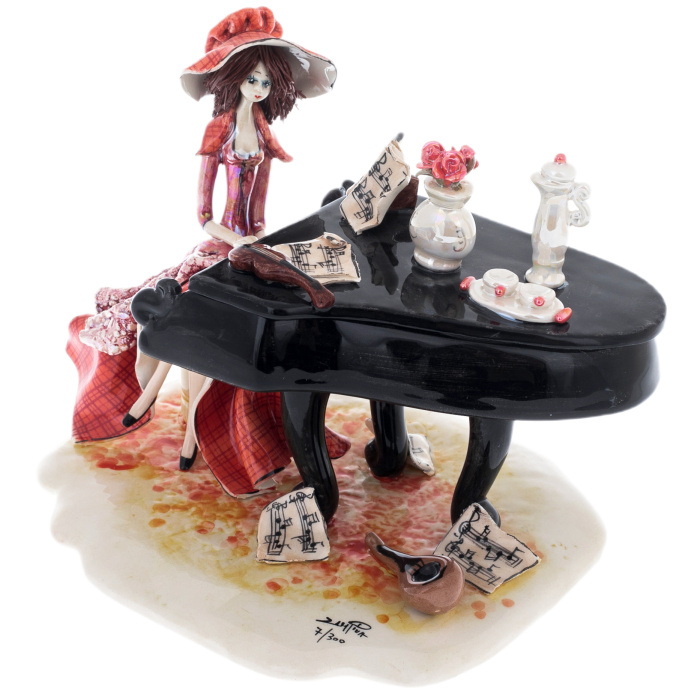 Porcelain statuette "Lady with piano" red
