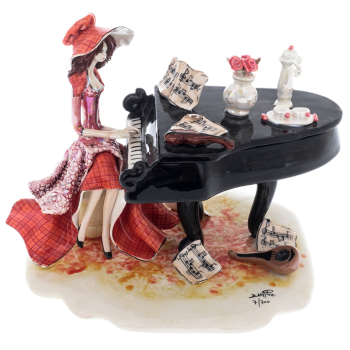 Porcelain statuette "Lady with piano" red