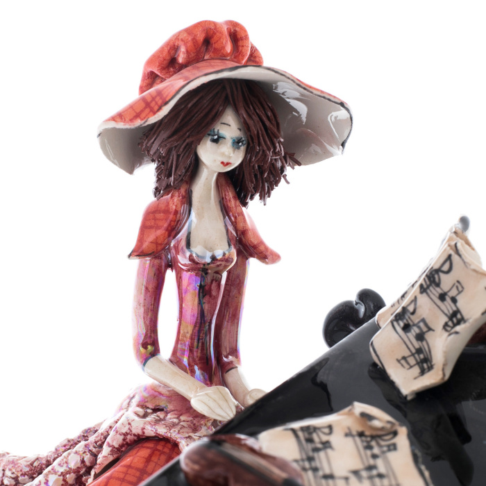 Porcelain statuette "Lady with piano" red