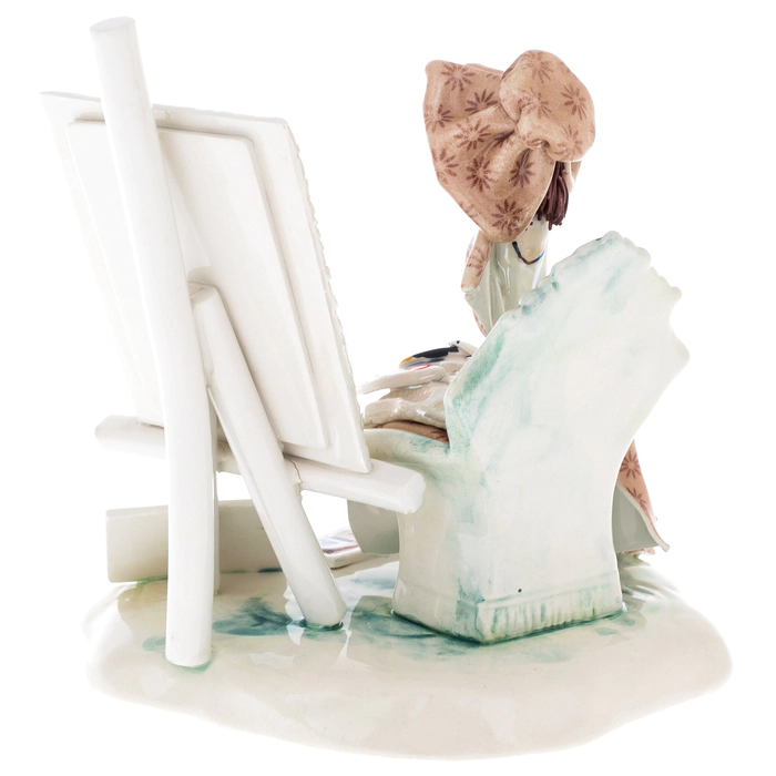 Porcelain statuette "Lady draws" brown