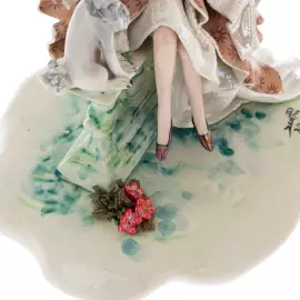 Статуэтка из фарфора "Дама с собачкой" коричневая