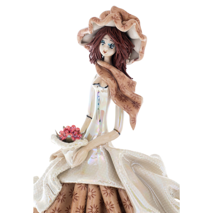 Porcelain statuette "Lady with flowers" brown