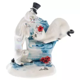 Статуэтка из фарфора "Пара кошек на кресле"