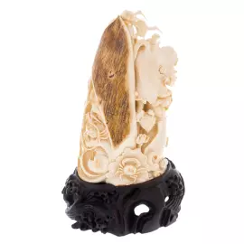 Скульптура из бивня мамонта "Карпы"