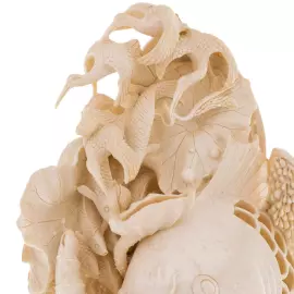 Скульптура из бивня мамонта "Карпы"