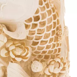 Скульптура из бивня мамонта "Карпы"