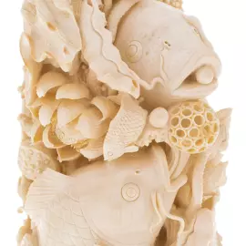 Скульптура из бивня мамонта "Карпы"