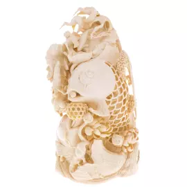 Скульптура из бивня мамонта "Карпы"