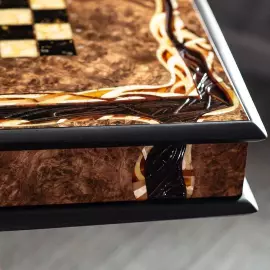 Шахматный стол из корня ореха и янтаря "Инфинити" светлый